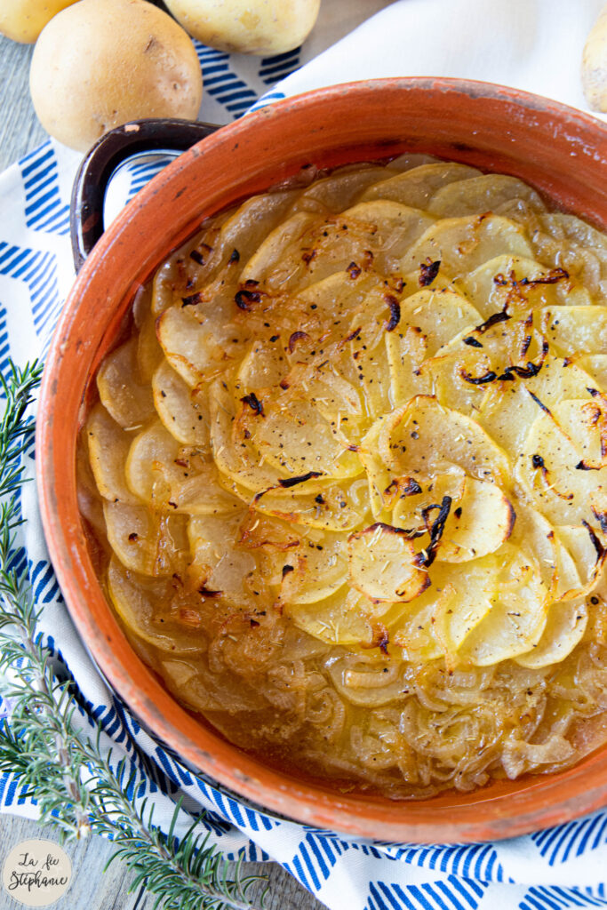 Pommes de terre boulangères, recette facile et délicieuse - La fée
