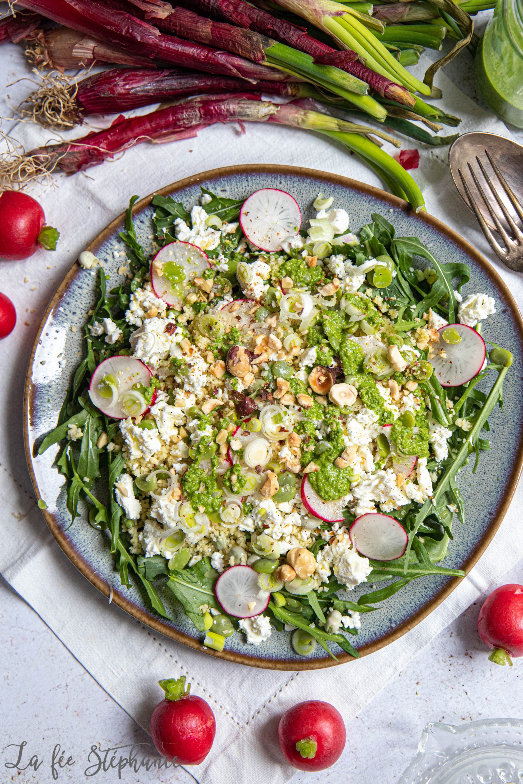Belle salade printanière, sauce citron et fanes de radis - La fée Stéphanie
