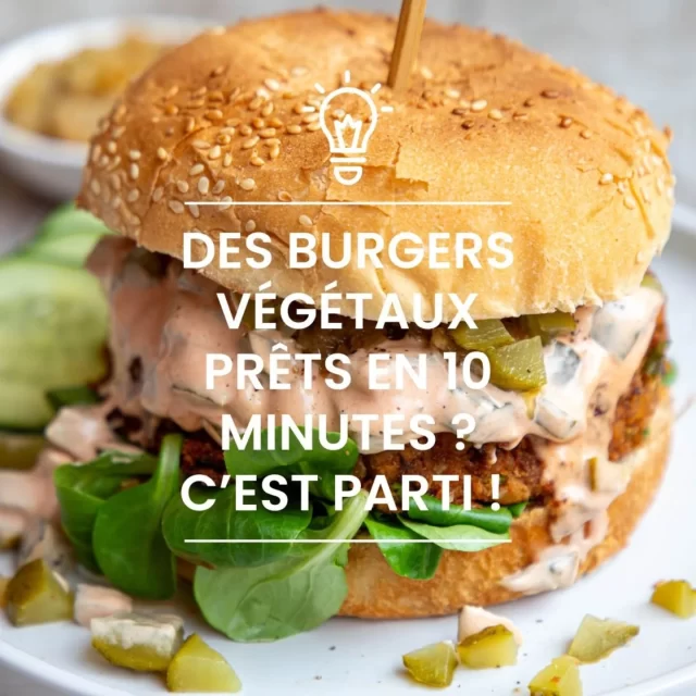 Un burger végétal ultra gourmand 🌱🍔

Oui, encore une recette de burger… Mais que voulez-vous ? Ici, on adore ça, et c'est un classique de mes repas maison ! 😍 Comme vous le savez, je ne cuisine pas de viande, alors il faut bien régaler mes deux ados affamés. Heureusement, ils raffolent des légumineuses – surtout en version burger !

Ce burger est un vrai combo gagnant : complet, rassasiant et super savoureux. Pour éviter l'effet « purée », j'aime bien ajouter une céréale comme du riz cuit, mais dans un pain burger comme ici, ce n'est pas toujours nécessaire. Du coup, je double la dose de légumineuses et mise sur des légumes croquants pour une texture parfaite ! 🥬✨

Et pour encore plus de gourmandise, j'ai préparé des oignons caramélisés et une sauce rose aux cornichons… Un pur délice ! 🤤 Mais pas de panique, des oignons nouveaux et votre sauce préférée feront aussi très bien l'affaire.

Si vous avez des ados (ou des adultes 😆) fans de burgers à la maison et de "junk food", testez cette recette ! Chacun garnit son pain à sa guise, et c'est toujours un succès. 👌

La recette complète est sur le blog ! 
↪️ www lafeestephanie.com

💬 Dites-moi en commentaire : quel est le plat préféré de vos ados ? 🍔⬇️

Des bisous,
Stéphanie 🌸 

#vegan #vegetalien #cuisinersansviande #adovegan #mangersansviande #burgervegan #burgersabsviande #pornofood #instafood #instagood #delicious
#mangervegetal #proteinesvegetales